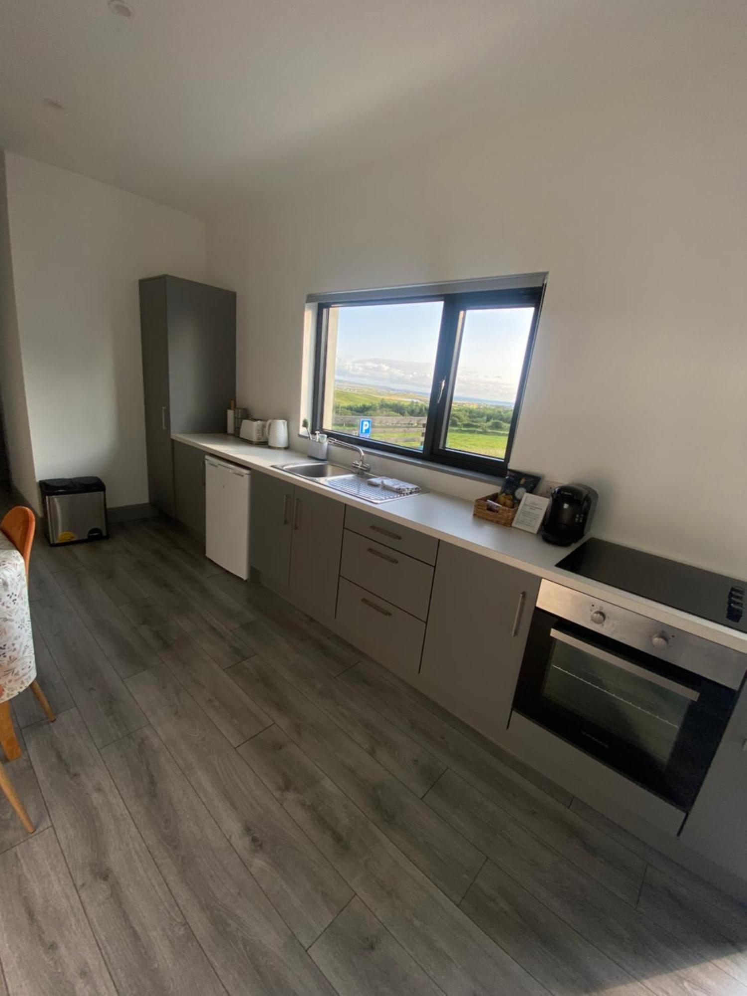 Hill Top View Apartment Lahinch Dış mekan fotoğraf