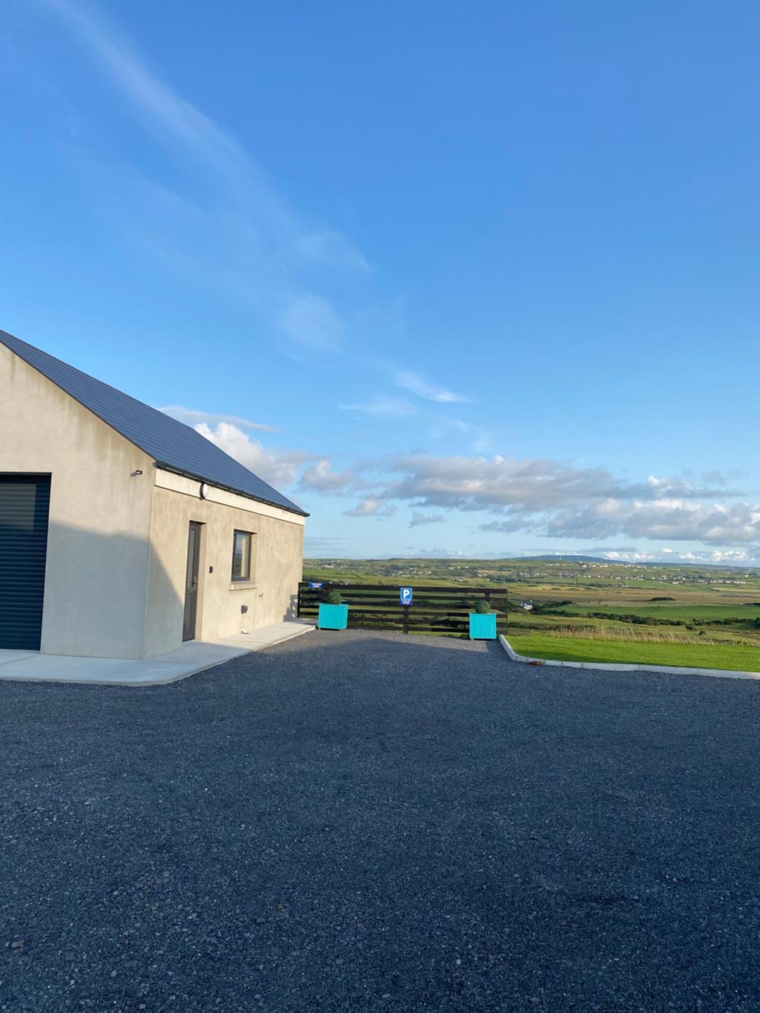 Hill Top View Apartment Lahinch Dış mekan fotoğraf